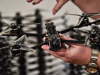 АОЗ оголосила закупівлю FPV-дронів на радіокеруванні для військових за ТТХ Міноборони