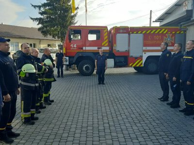 Рятувальників Буська привітали з професійним святом та вручили подяки