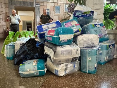 Гігієнічні засоби та пральна допомога: Виноградівський геріатричний пансіонат отримав гуманітарну підтримку