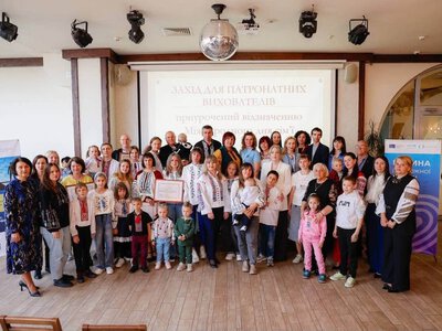 43 дитини на Прикарпатті чекають на родину: в області розвивають сімейні форми виховання