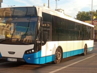 На маршрути Львова виїхали п’ять нових автобусів із кондиціонерами