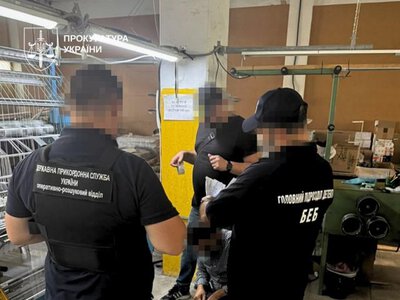 У Миколаєві викрили виробництво контрафактного одягу та взуття: вилучили понад 420 тисяч товарів на 50 млн грн