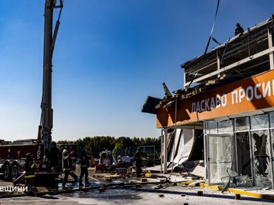 У Харкові росіяни вдарили по торговельному центру