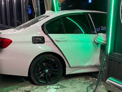 В Ужгороді у нічній ДТП з BMW травмувалися троє людей: медики розповіли деталі