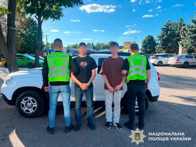 Залучив до злочину неповнолітнього сина: у Києві чоловік підпалив авто нового обранця колишньої (фото)
