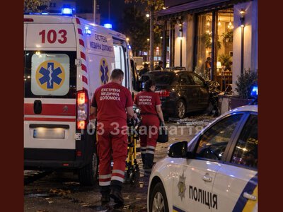 ДТП в Ужгороді: 17-річну пасажирку та 19-річного хлопця госпіталізували