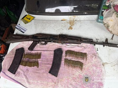 Під час обшуків на Охтирщині виявили два автомати та набої