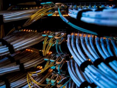 AI‑експорт Сінгапуру б’є рекорди, але MAS не поспішає змінювати курс монетарної політики, – Bloomberg
