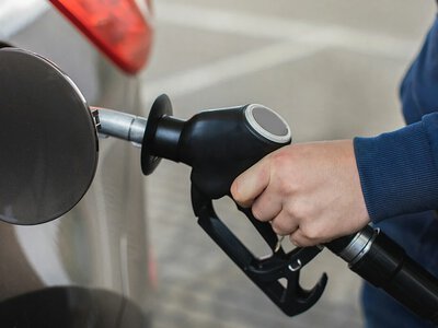 Дизель у великих мережах АЗС сповільнився на підході до 100 грн, бензин продовжив дорожчати