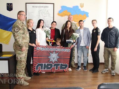 У Болграді родині загиблого поліцейського Владислава Буюклі передали його посмертні нагороди