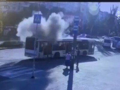 FPV-дрон вдарив по муніципальному автобусу в Запоріжжі: є поранені (відео 18+)