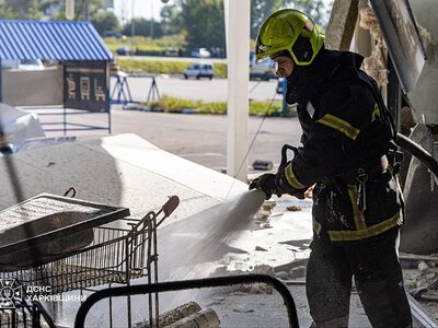 Приліт по торгівельному центру у Харкові: ДСНС показала наслідки удару (відео)