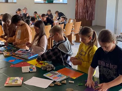Золота осінь у дитячих аплікаціях: у Народному домі провели творчий майстер-клас