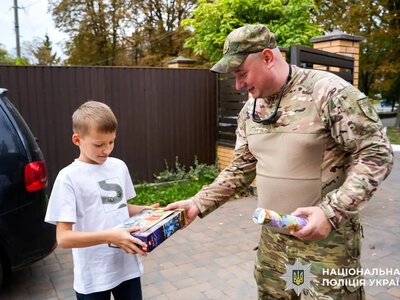 4 роки без тата: у Рівному поліцейські привітали з днем народження сина загиблого вибухотехніка