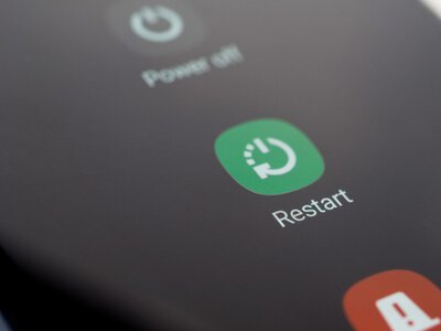 Навіщо регулярно перезавантажувати смартфон: експерти назвали головні переваги
