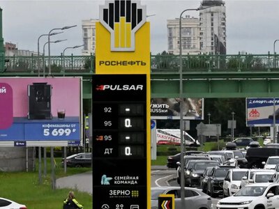 У росії на половині АЗС немає бензину після ударів по НПЗ - ЗМІ