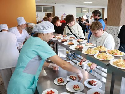 Сім працівників на 500 учнів: як працює кухня Красилівського ліцею