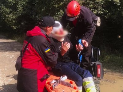 У Карпатах чоловік впав із 10-метрової гойдалки та травмувався (ФОТО)