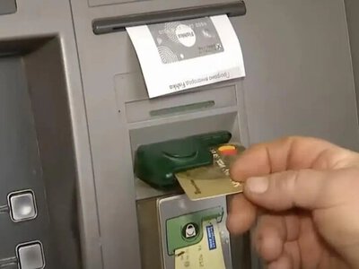Один з українських банків закриває пенсійні рахунки: що буде з пенсіями