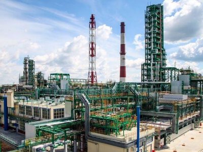  Один із найбільших НПЗ Росії зупинив роботу після удару українських дронів 