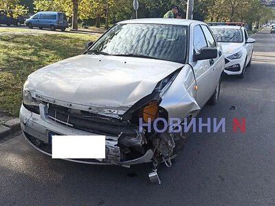 Lada не пропустила Tesla на проспекті у Миколаєві