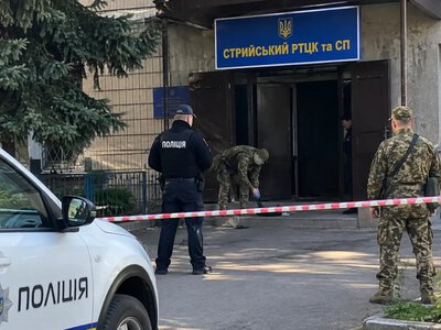 У Миколаєві на Львівщині пролунав вибух біля ТЦК: поранено офіцера, підозрюваних затримали