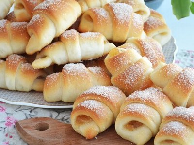 Рогалики буквально тануть у роті: простий рецепт на сметані