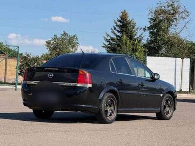 Двоє підлітків у Чернівцях викрали авто 80-річного дідуся