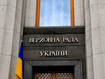 “Це розвал державних інституцій”: депутати “ЄС” прийшли працювати у Верховну Раду – а двері зачинені, “слуги” поїхали в Карпати, – Ірина Геращенко