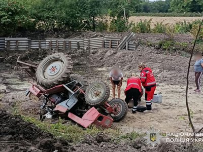 У Почаївській громаді в ДТП загинув тракторист
