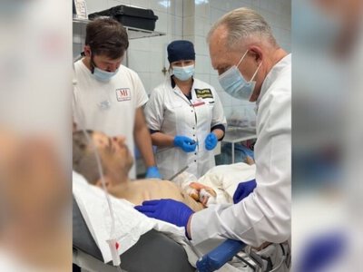 У Дніпрі рятують чоловіка, якого закрили від вибуху мама та брат