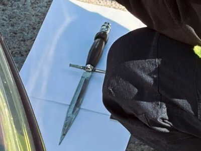 Біля Птичі патрульні виявили у пасажира автомобіля холодну зброю