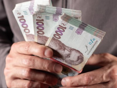 Пенсії можуть виплачувати із затримкою: скільки чекати