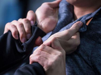 У Києві двоє 16-річних хлопців жорстоко побили чоловіка через зауваження: фото зловмисників