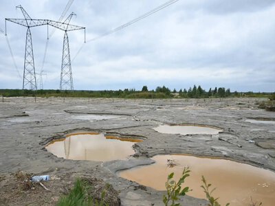Старателі розмили ґрунт біля опори високовольтної лінії на Рівненщині