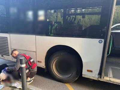Виходила з салону і попала під колеса тієї ж маршрутки: ДТП на Хотинській у Чернівцях