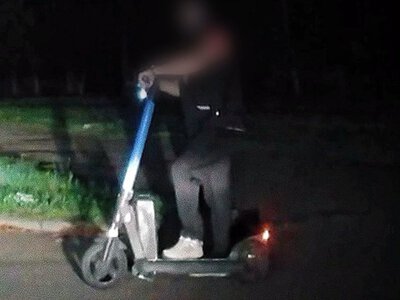 У Луцьку вночі патрульні затримали п’яного чоловіка на самокаті