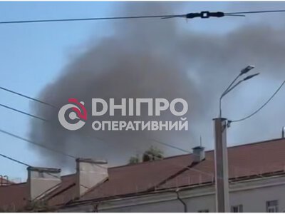 У Дніпрі неподалік залізничного вокзалу сталася пожежа: кадри та подробиці з місця події