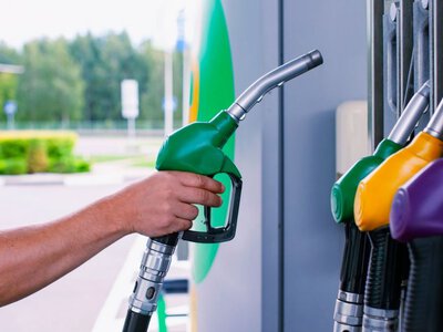 На АЗС продовжує змінюватись вартість пального: які тепер ціни та чи можливий дефіцит — PMG.ua