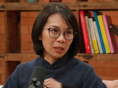 У Сінгапурі почали платити за читання книжок: достатньо 15 хвилин на день