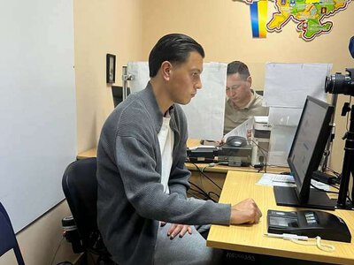 У Чернівцях футболіст із Німеччини оформив посвідку на тимчасове проживання в Україні