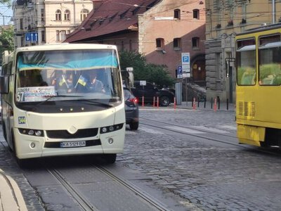 Для чотирьох львівських автобусів знову не знайшли перевізників