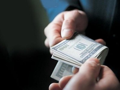 На Хмельниччині апеляційний суд скасував виправдувальний вирок поліцейському у справі про вимагання $5000