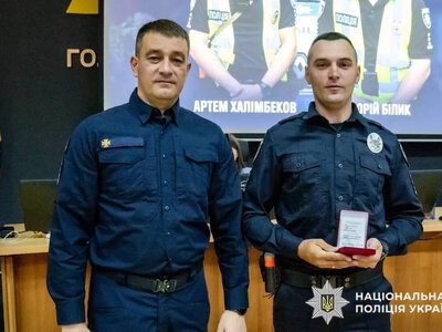 Поліцейських Хмельниччини відзначили нагрудними знаками «Герой-рятівник»