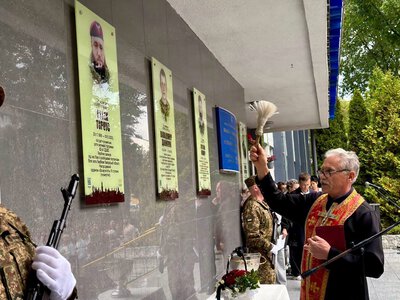 У Франківську відкрили анотаційну дошку полеглому Захиснику Євгену Тороусу