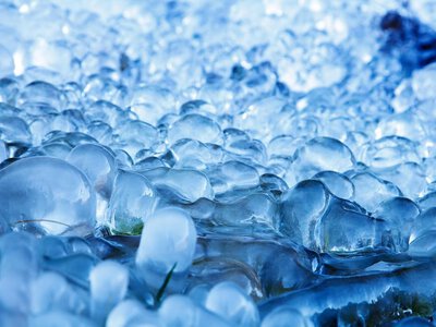 Лід, що палає за 2000°C: фізики зафіксували аномальний стан води, який ламає всі закони природи