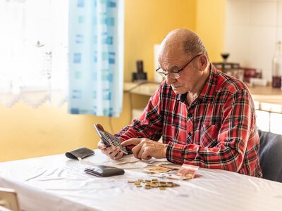 Пенсію можна збільшити одразу на 40%: кому в Україні додадуть понад 1000 грн