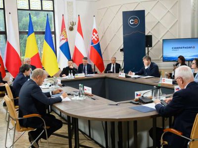 До чого створена Карпатська вісімка?