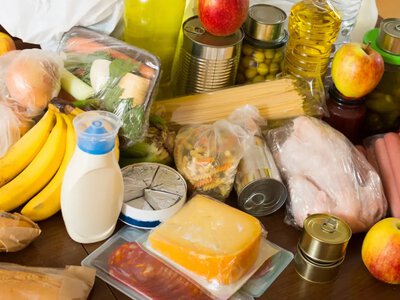 Частина українців зможе отримати продуктові набори: як це зробити