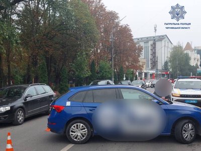 У Чернівцях через ДТП на вулиці Небесної Сотні ускладнений рух
